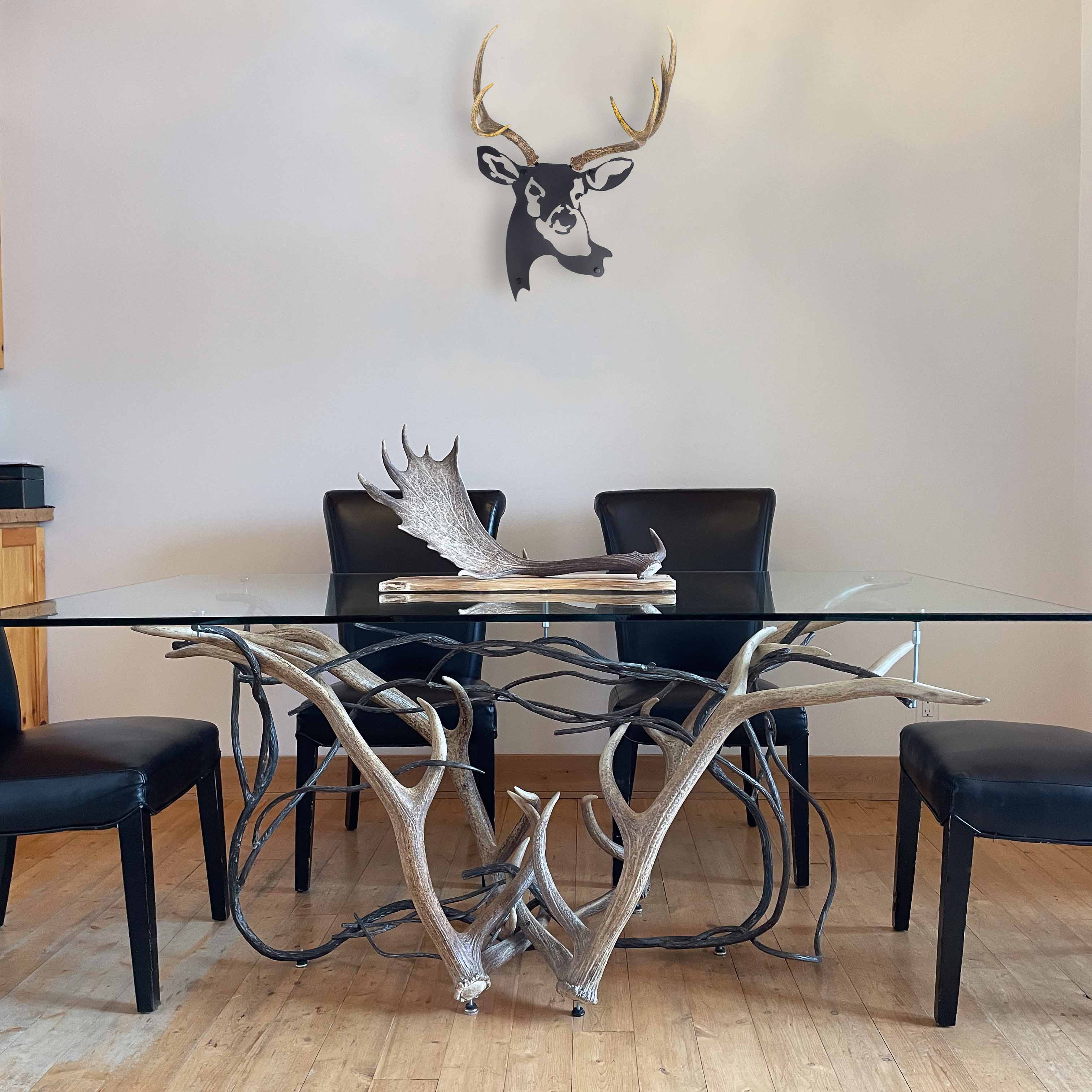 A image of an antler & metal wall decor, a table base, and a fallow deer antler home decor by Dekor Nature